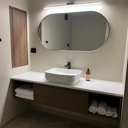 Newly Renovated Near Centre